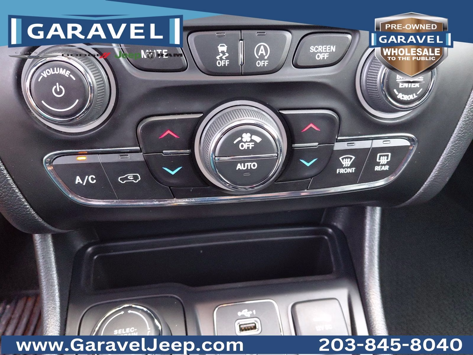 2019 Diamond Black Crystal Pearlcoat Jeep Cherokee Overland 4X4 SUV
