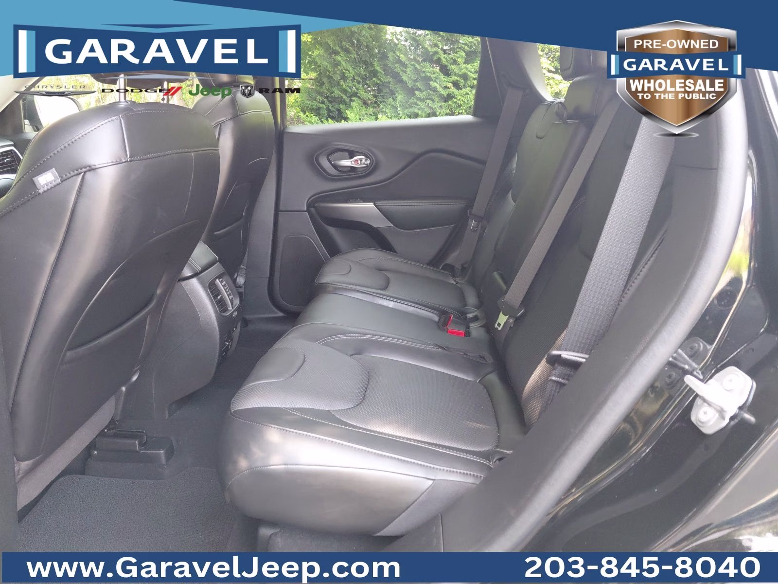 2019 Diamond Black Crystal Pearlcoat Jeep Cherokee Overland 4X4 SUV