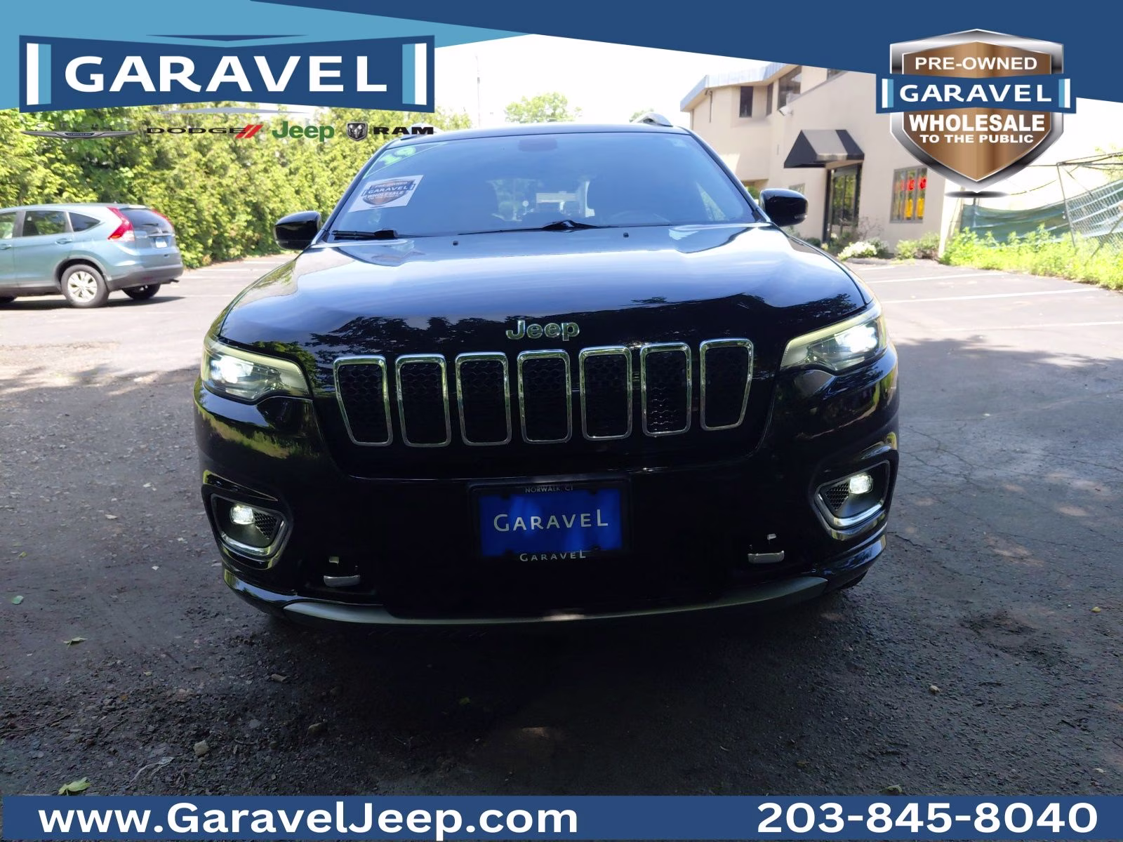 2019 Diamond Black Crystal Pearlcoat Jeep Cherokee Overland 4X4 SUV