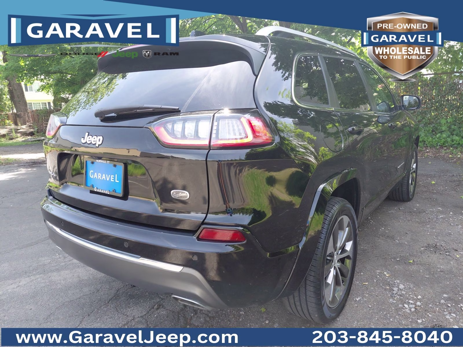 2019 Diamond Black Crystal Pearlcoat Jeep Cherokee Overland 4X4 SUV