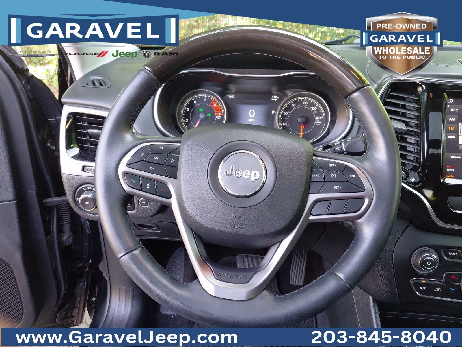 2019 Diamond Black Crystal Pearlcoat Jeep Cherokee Overland 4X4 SUV
