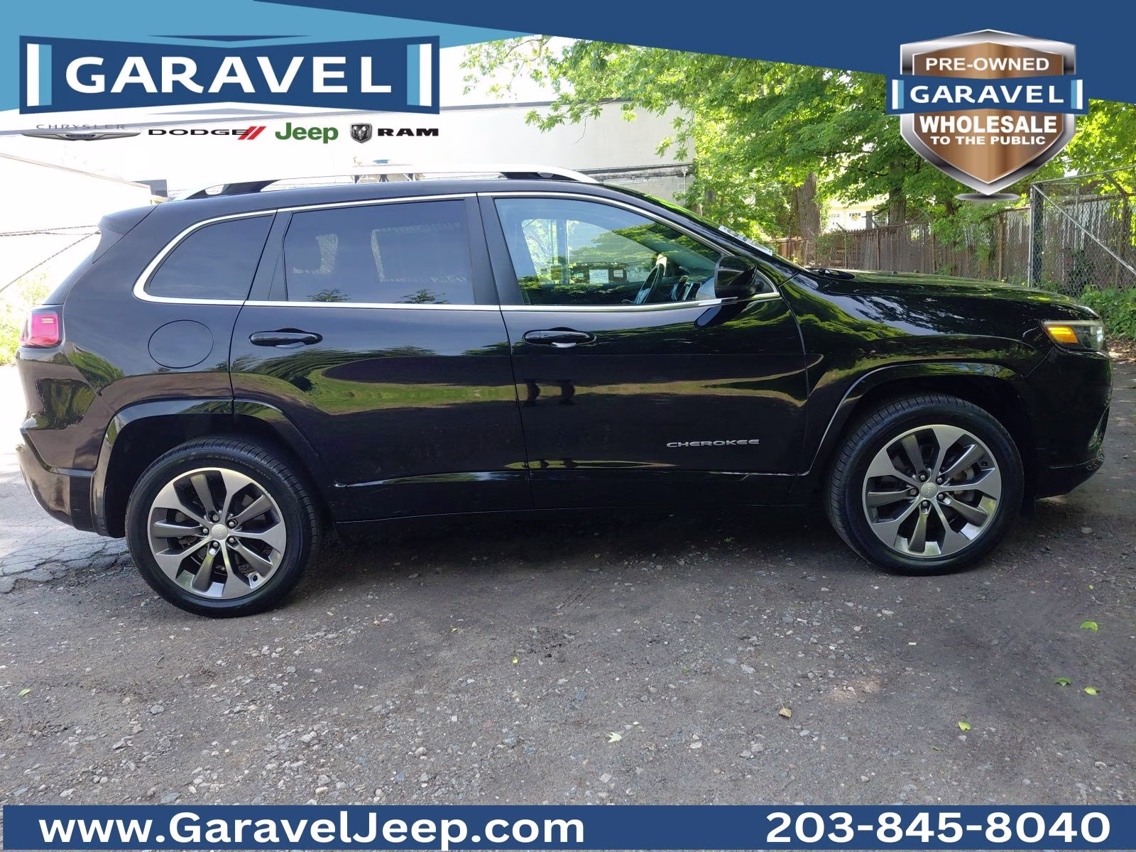 2019 Diamond Black Crystal Pearlcoat Jeep Cherokee Overland 4X4 SUV