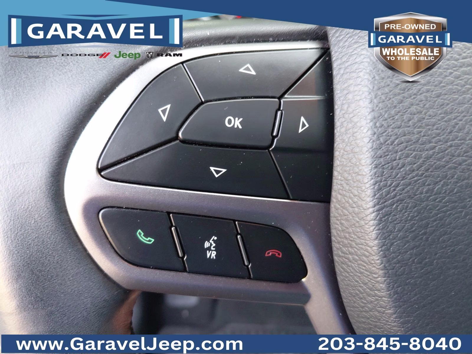 2019 Diamond Black Crystal Pearlcoat Jeep Cherokee Overland 4X4 SUV