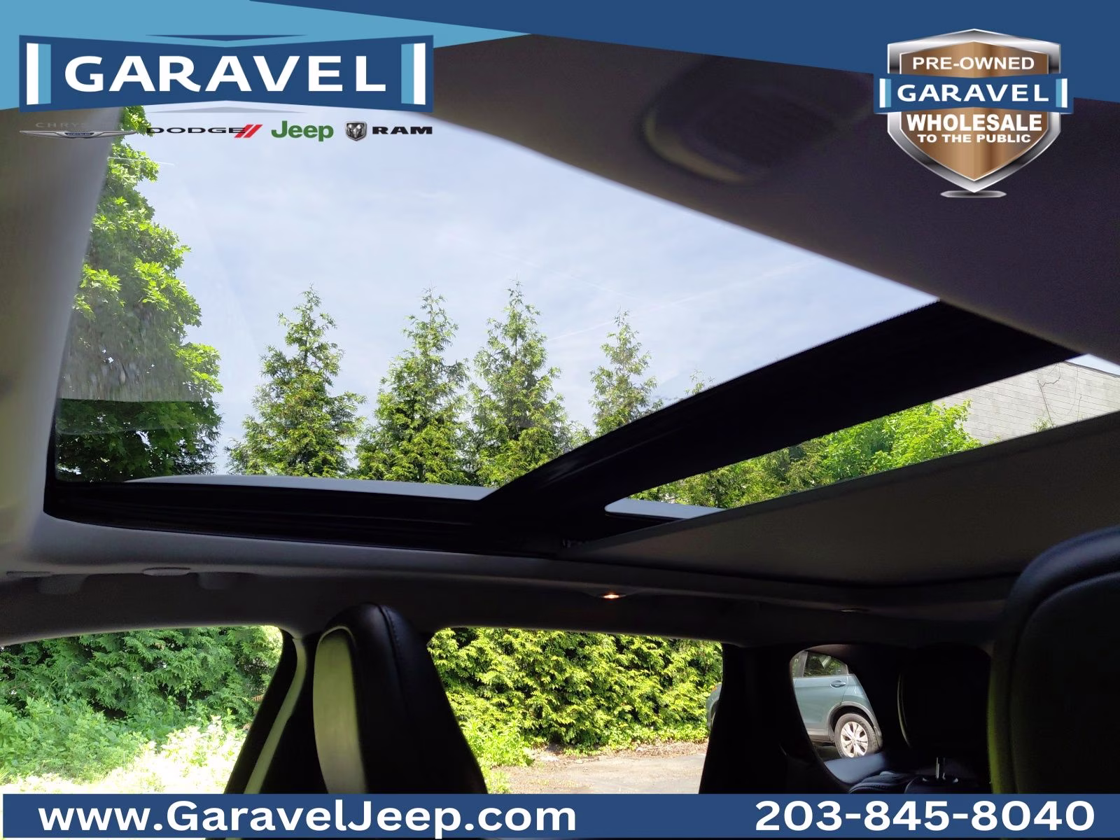 2019 Diamond Black Crystal Pearlcoat Jeep Cherokee Overland 4X4 SUV