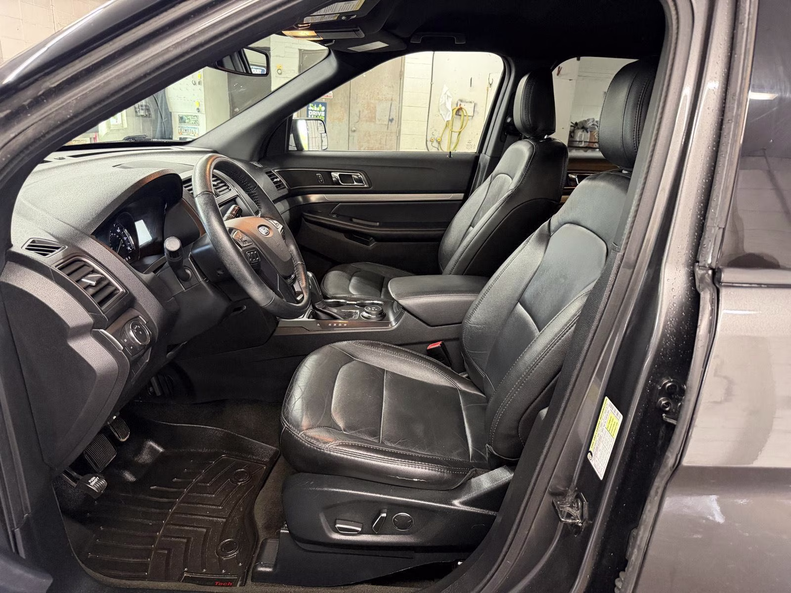 2018 Magnetic Metallic Ford Explorer XLT 4X4 SUV