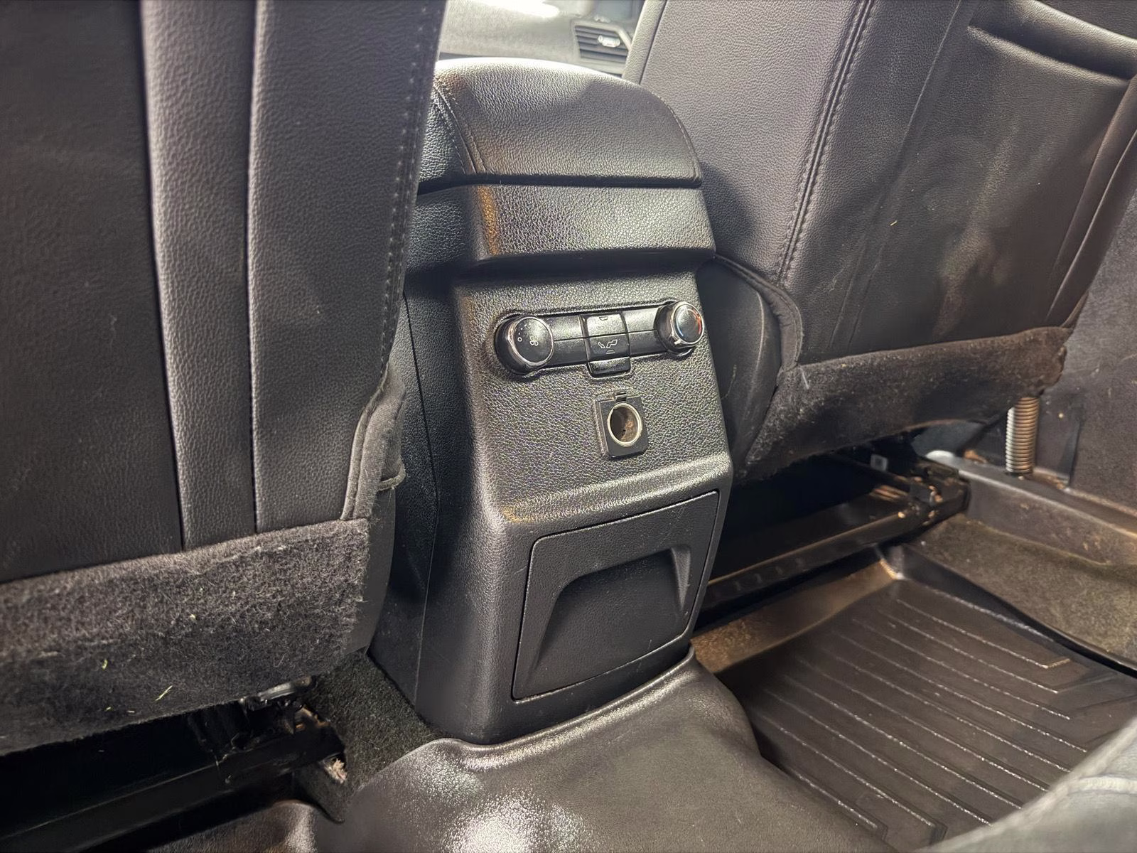 2018 Magnetic Metallic Ford Explorer XLT 4X4 SUV