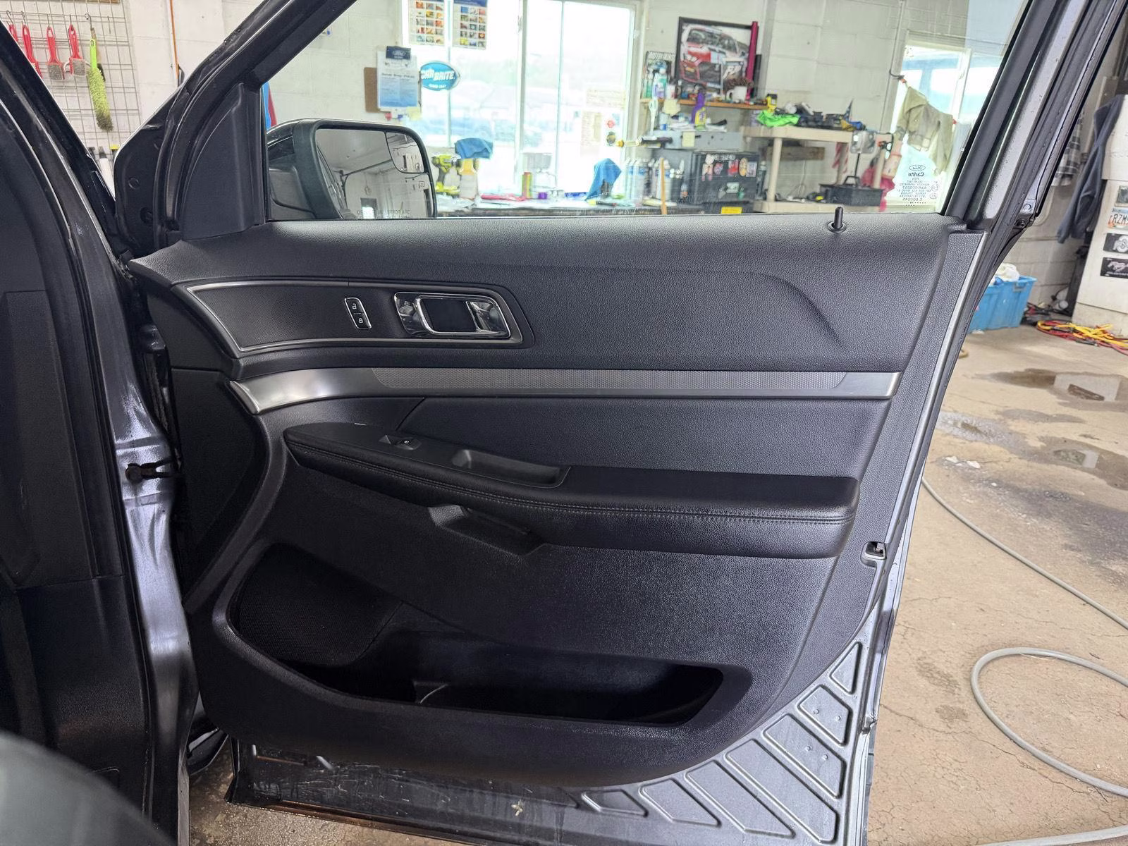 2018 Magnetic Metallic Ford Explorer XLT 4X4 SUV