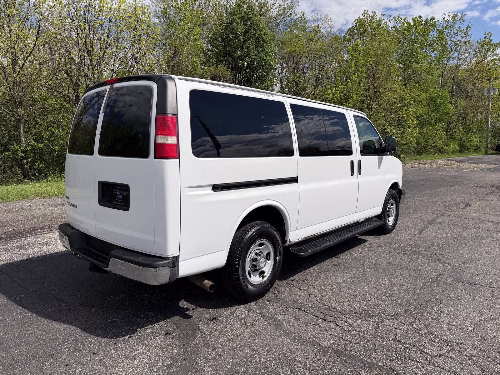 2011 Summit White Chevrolet Express Passenger 1LT Pkg RWD 3500 135" WB