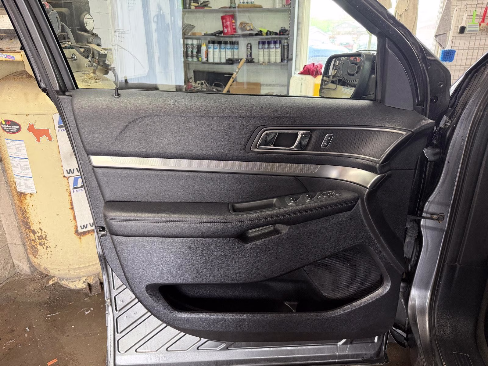 2018 Magnetic Metallic Ford Explorer XLT 4X4 SUV