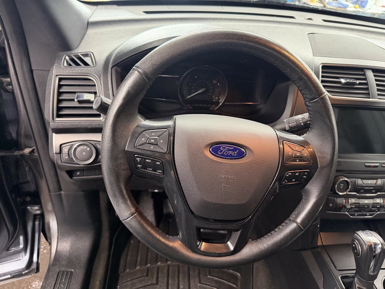 2018 Magnetic Metallic Ford Explorer XLT 4X4 SUV