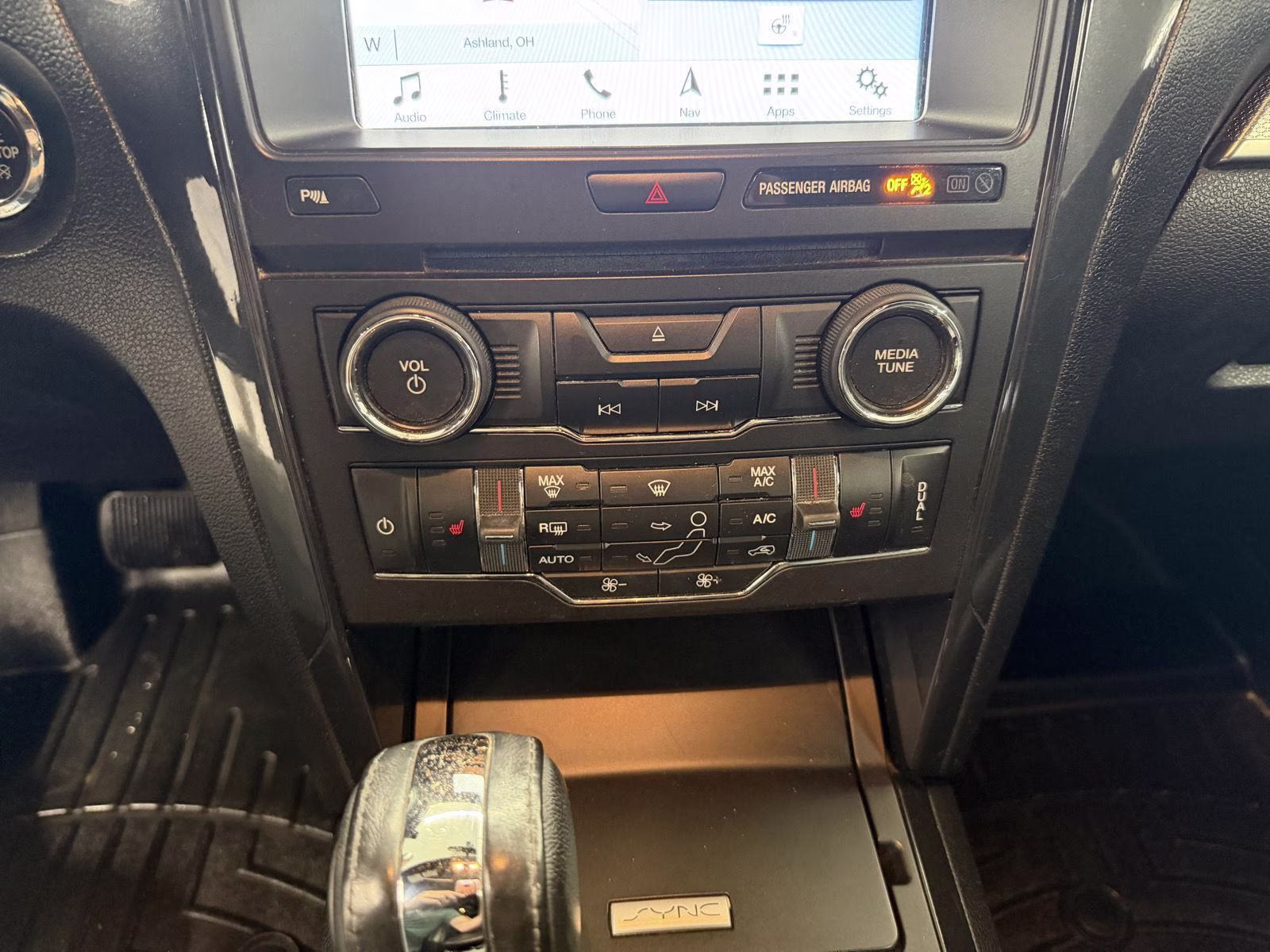 2018 Magnetic Metallic Ford Explorer XLT 4X4 SUV