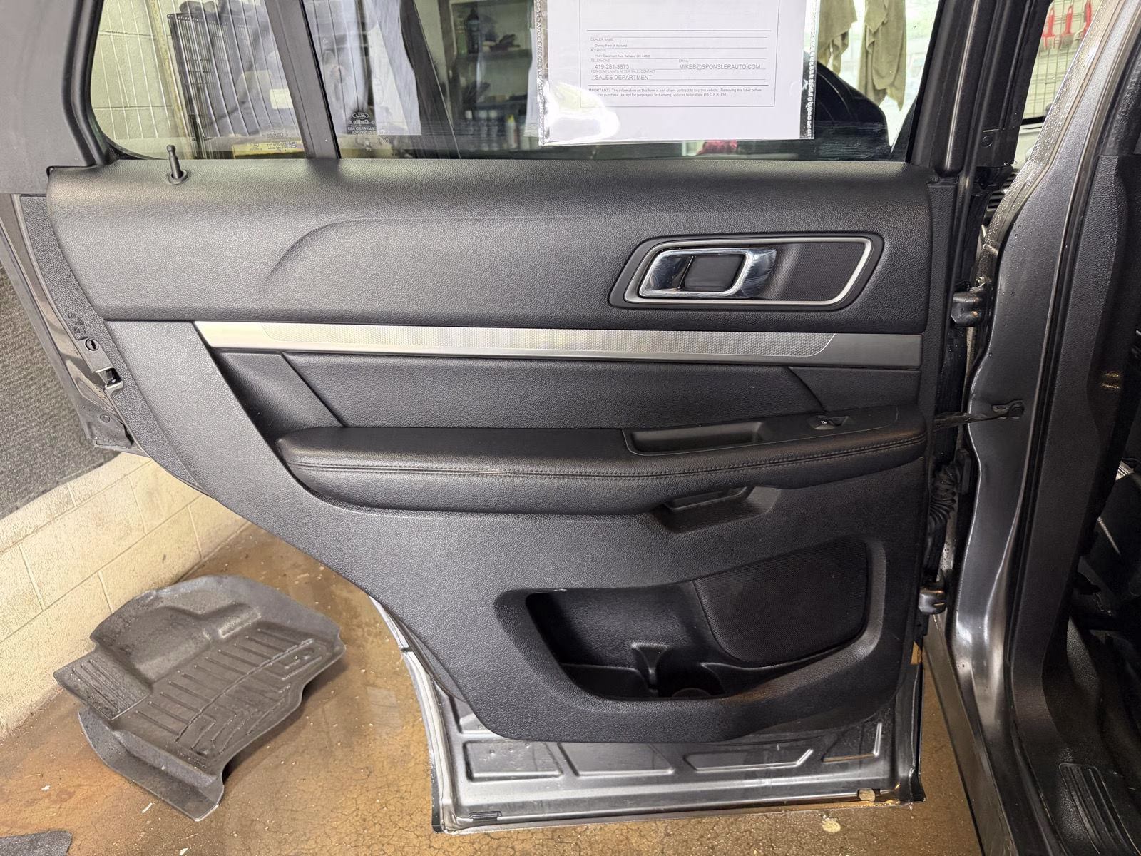 2018 Magnetic Metallic Ford Explorer XLT 4X4 SUV