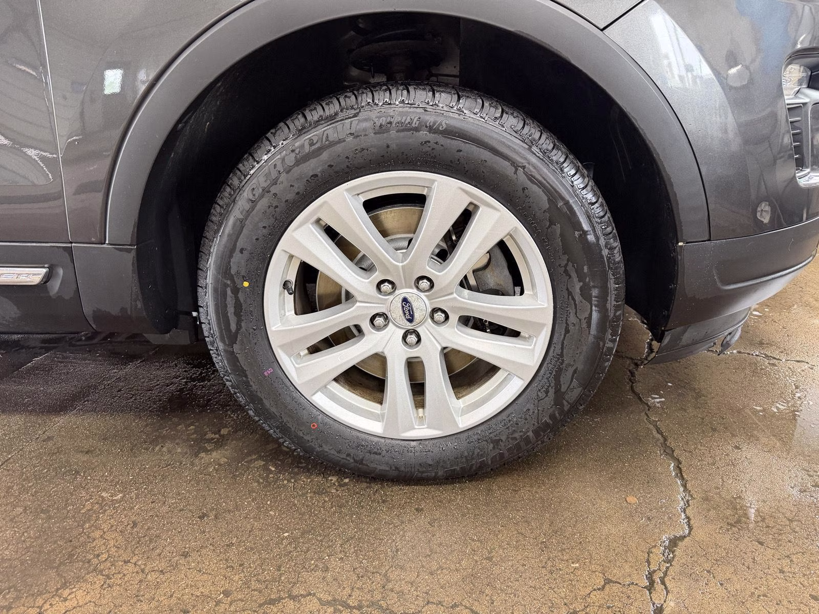 2018 Magnetic Metallic Ford Explorer XLT 4X4 SUV