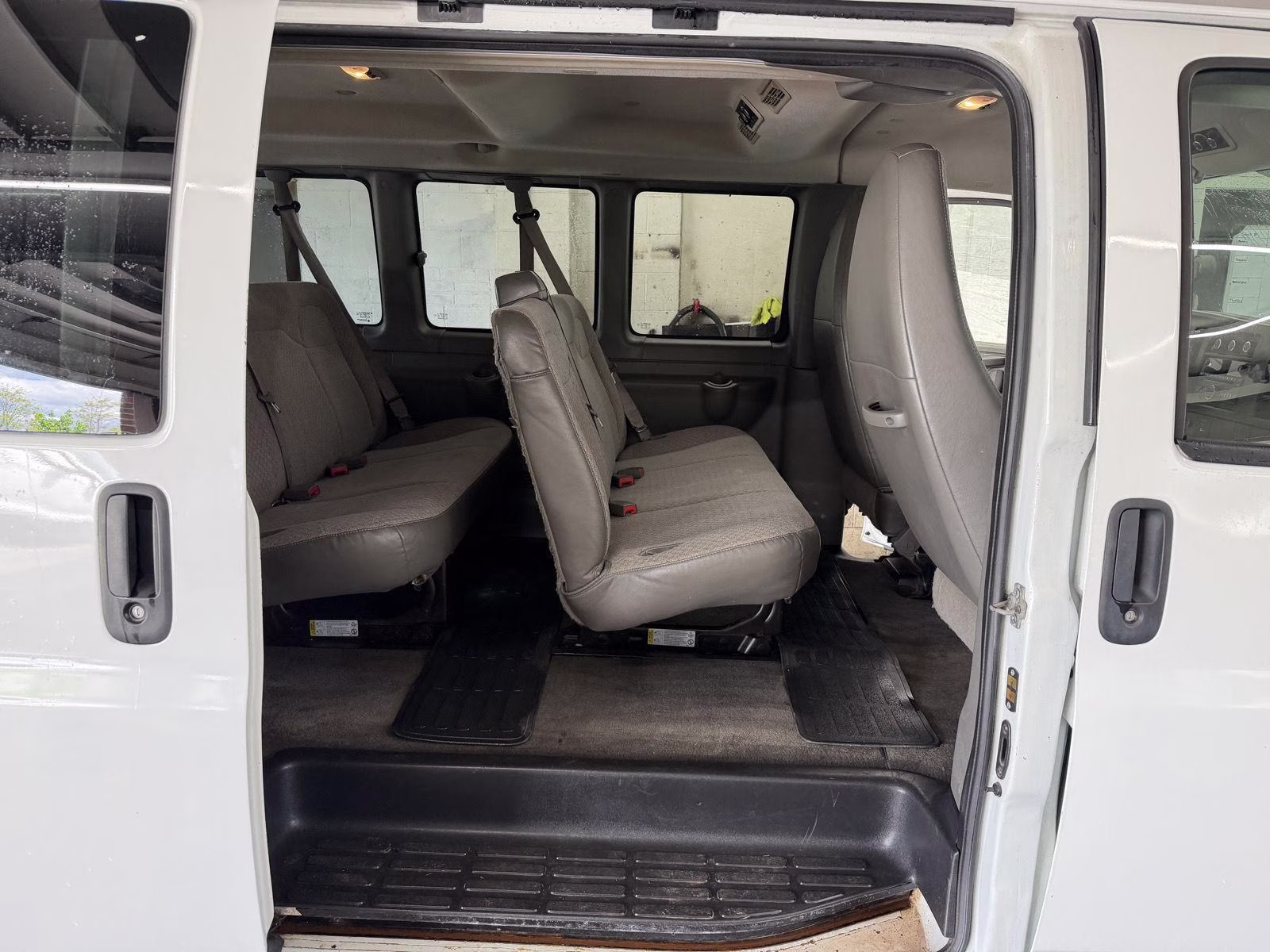 2011 Summit White Chevrolet Express Passenger 1LT Pkg RWD 3500 135" WB