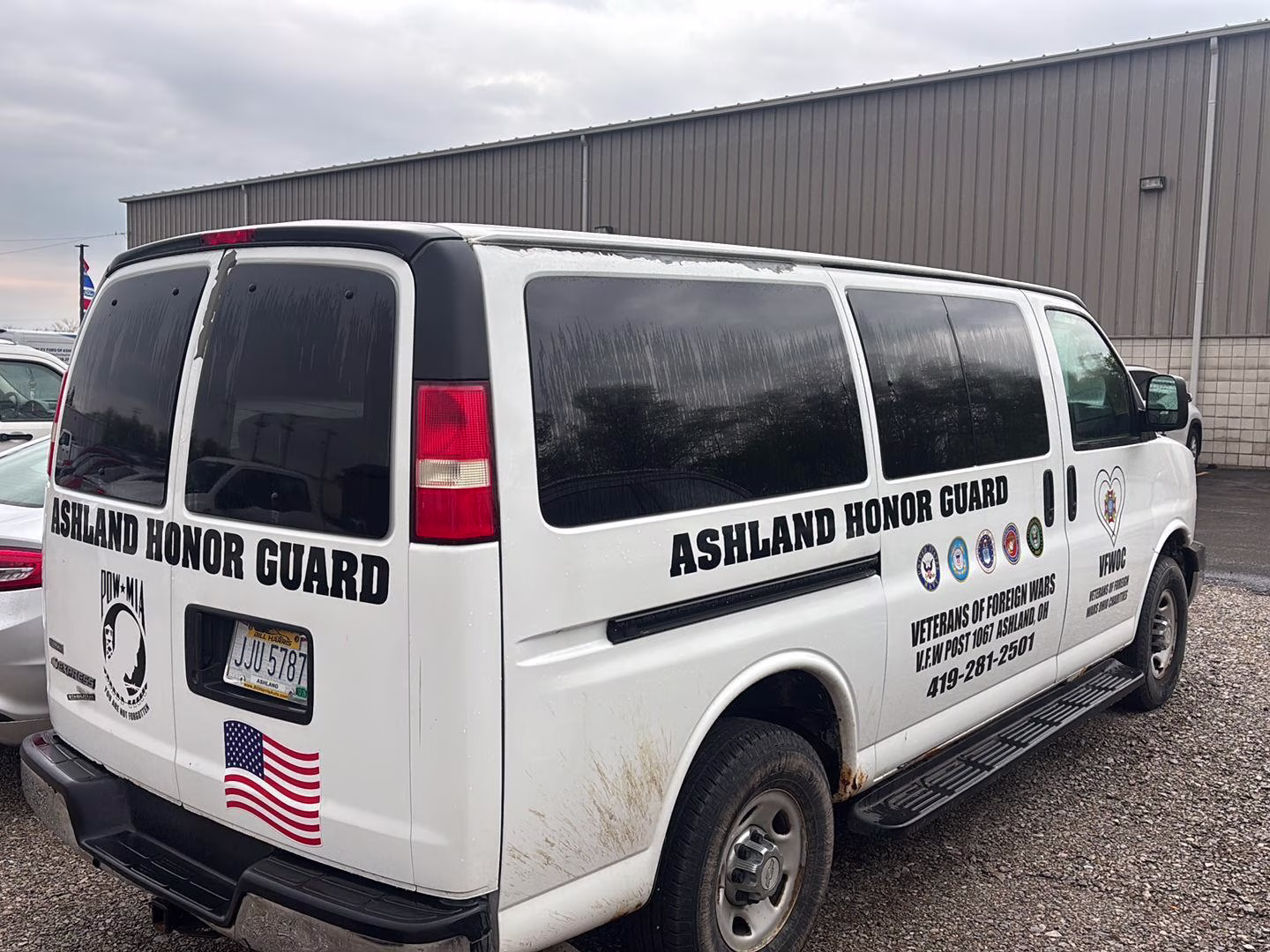 2011 Summit White Chevrolet Express Passenger 1LT Pkg RWD 3500 135" WB