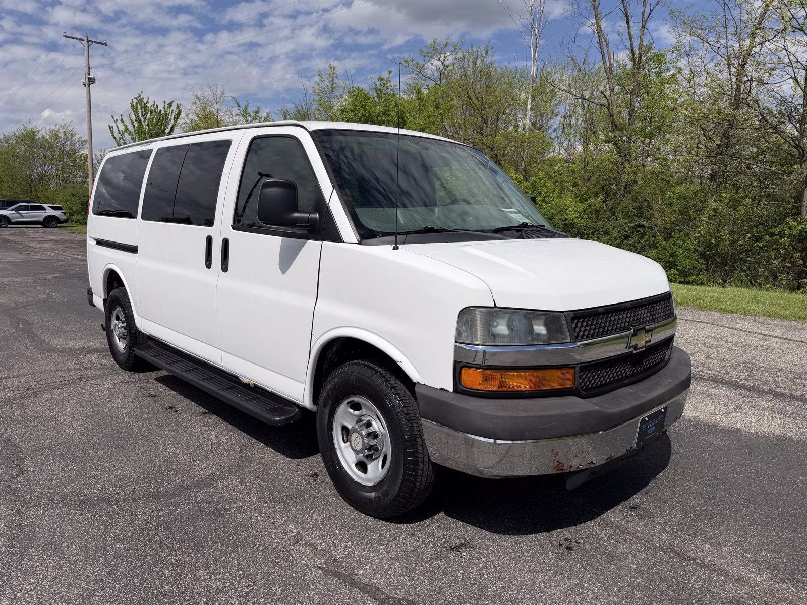 2011 Summit White Chevrolet Express Passenger 1LT Pkg RWD 3500 135" WB