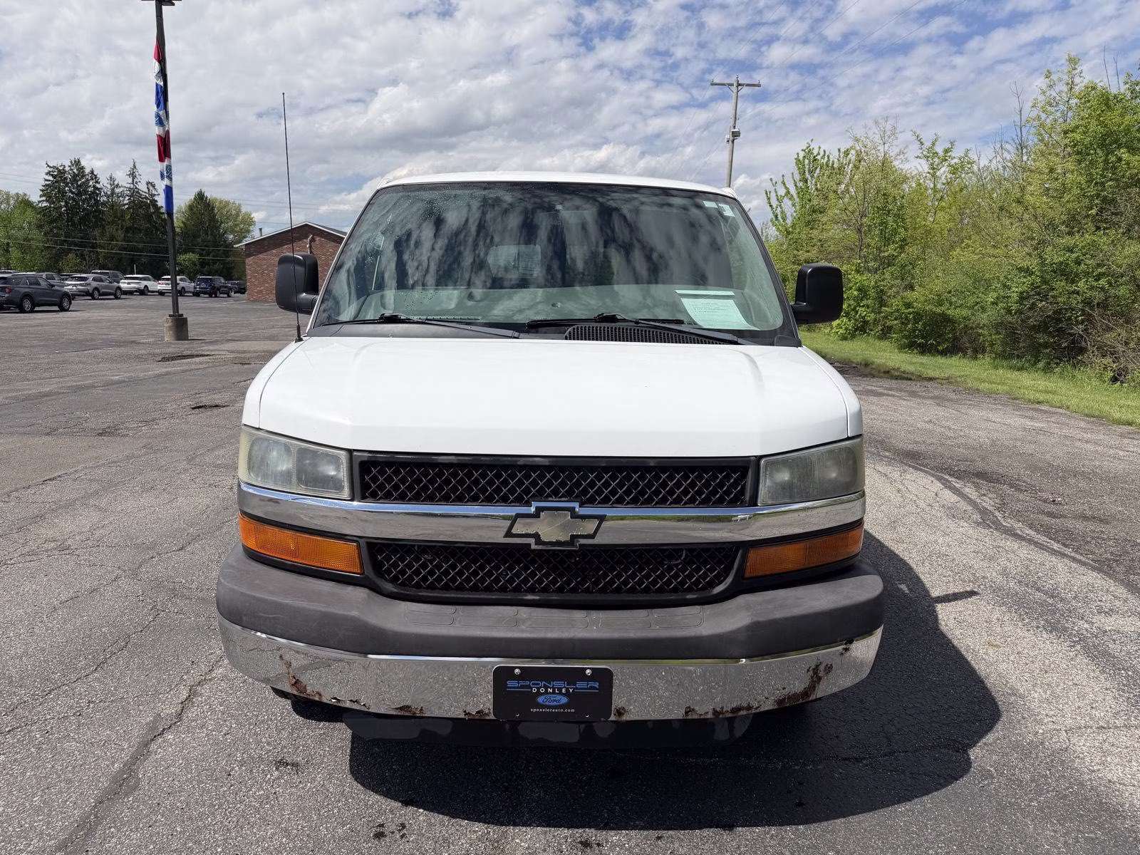 2011 Summit White Chevrolet Express Passenger 1LT Pkg RWD 3500 135" WB