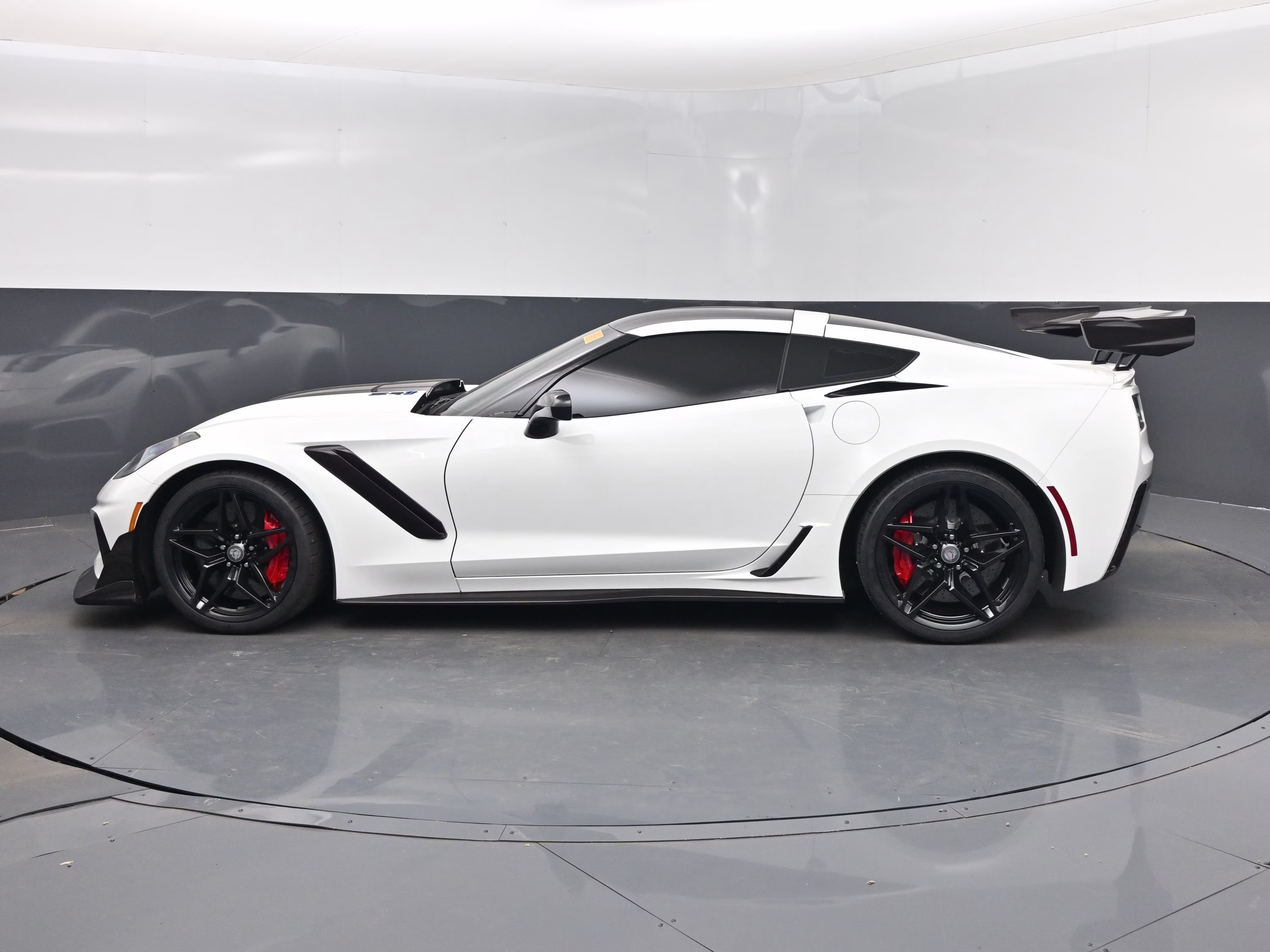 2019 Arctic White Chevrolet Corvette ZR1 RWD Coupe
