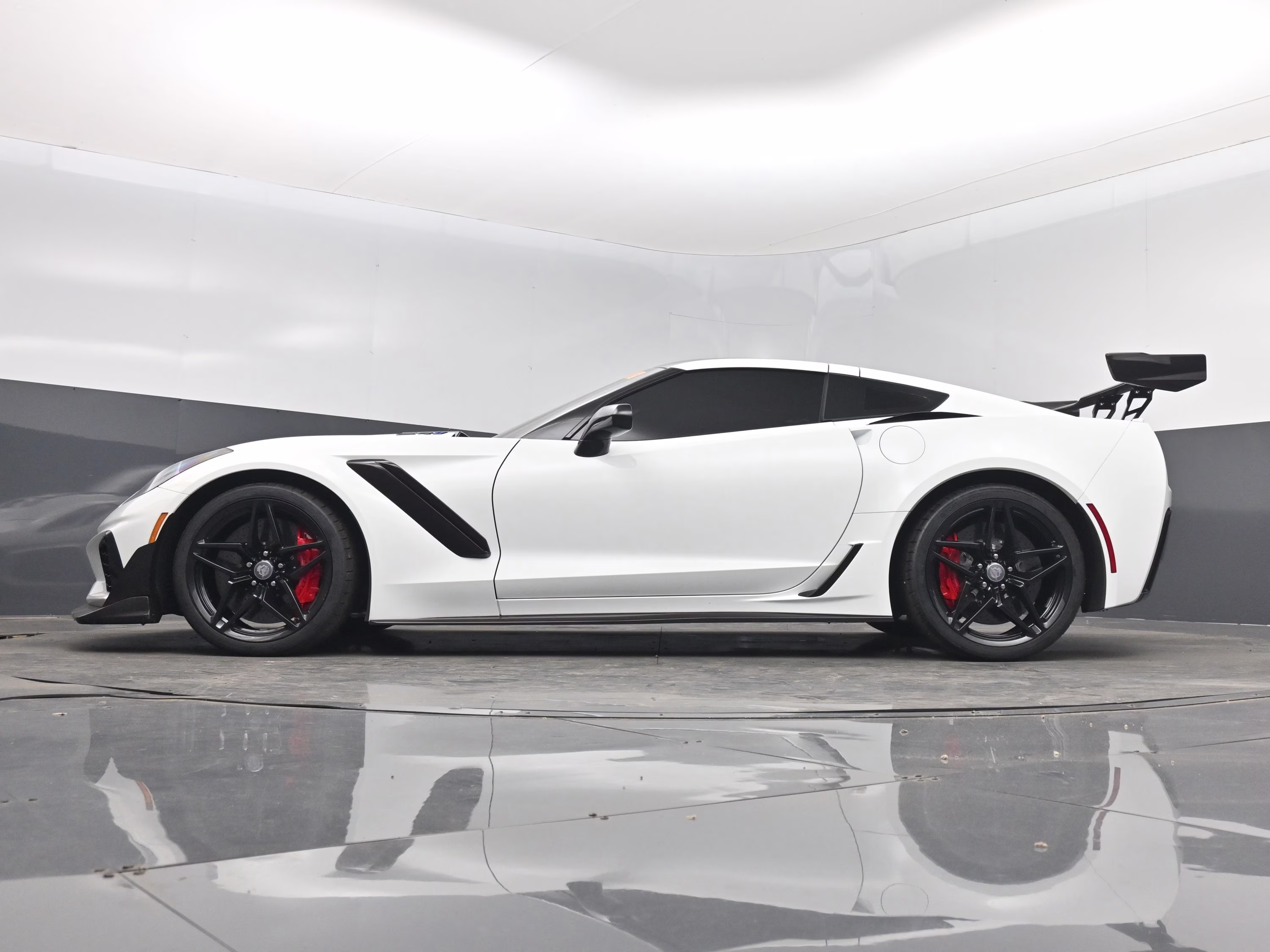 2019 Arctic White Chevrolet Corvette ZR1 RWD Coupe