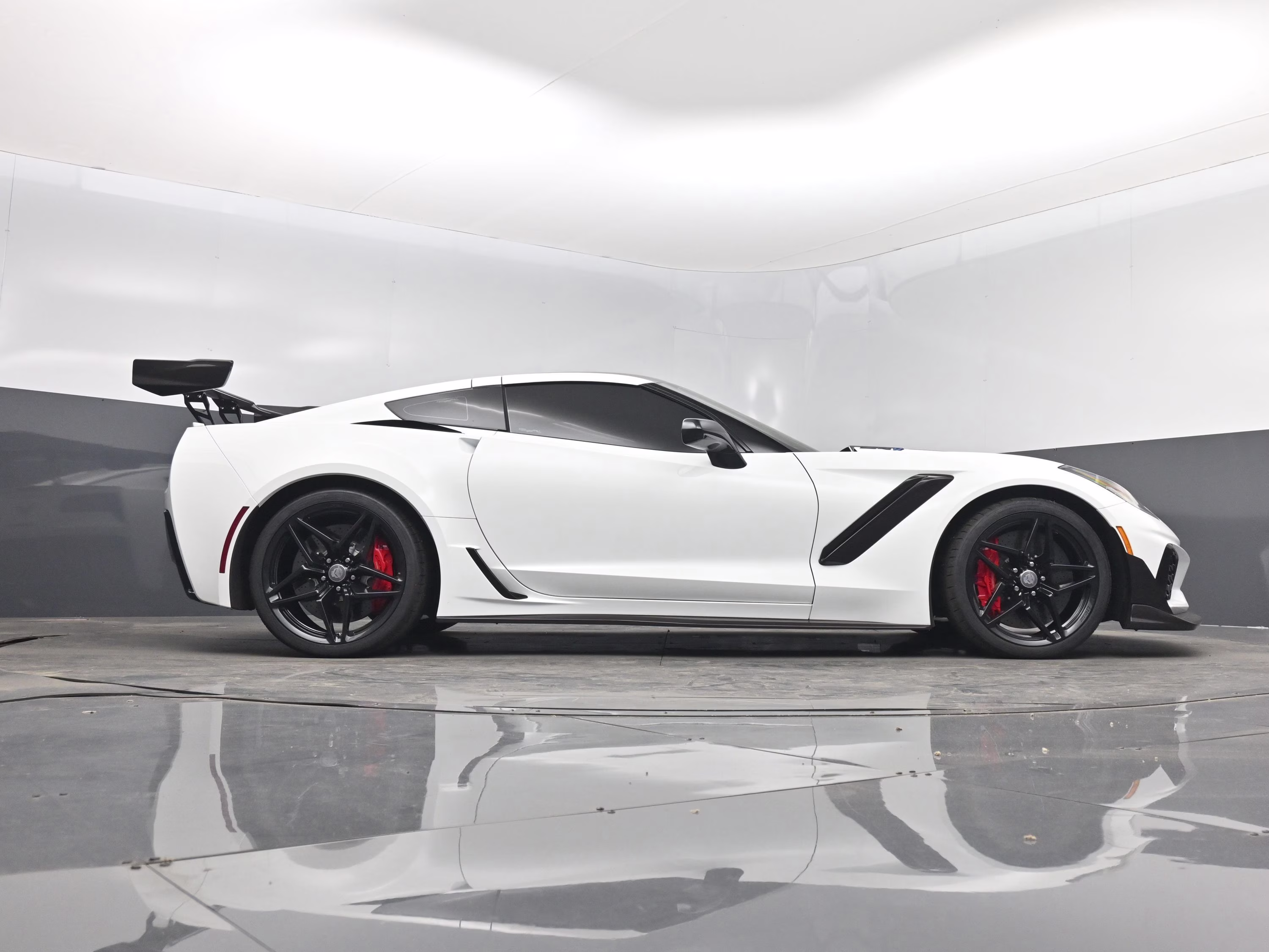 2019 Arctic White Chevrolet Corvette ZR1 RWD Coupe