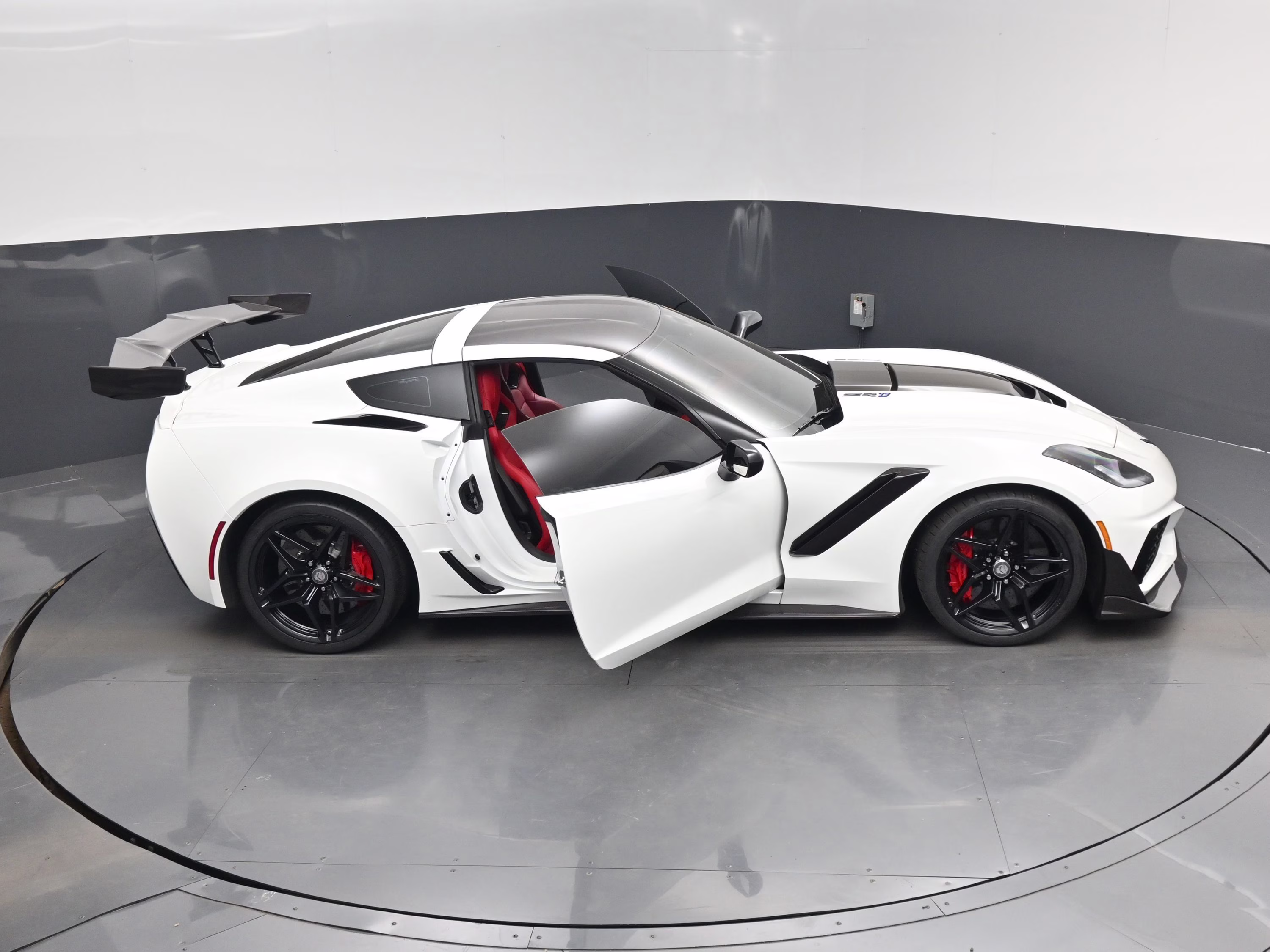 2019 Arctic White Chevrolet Corvette ZR1 RWD Coupe