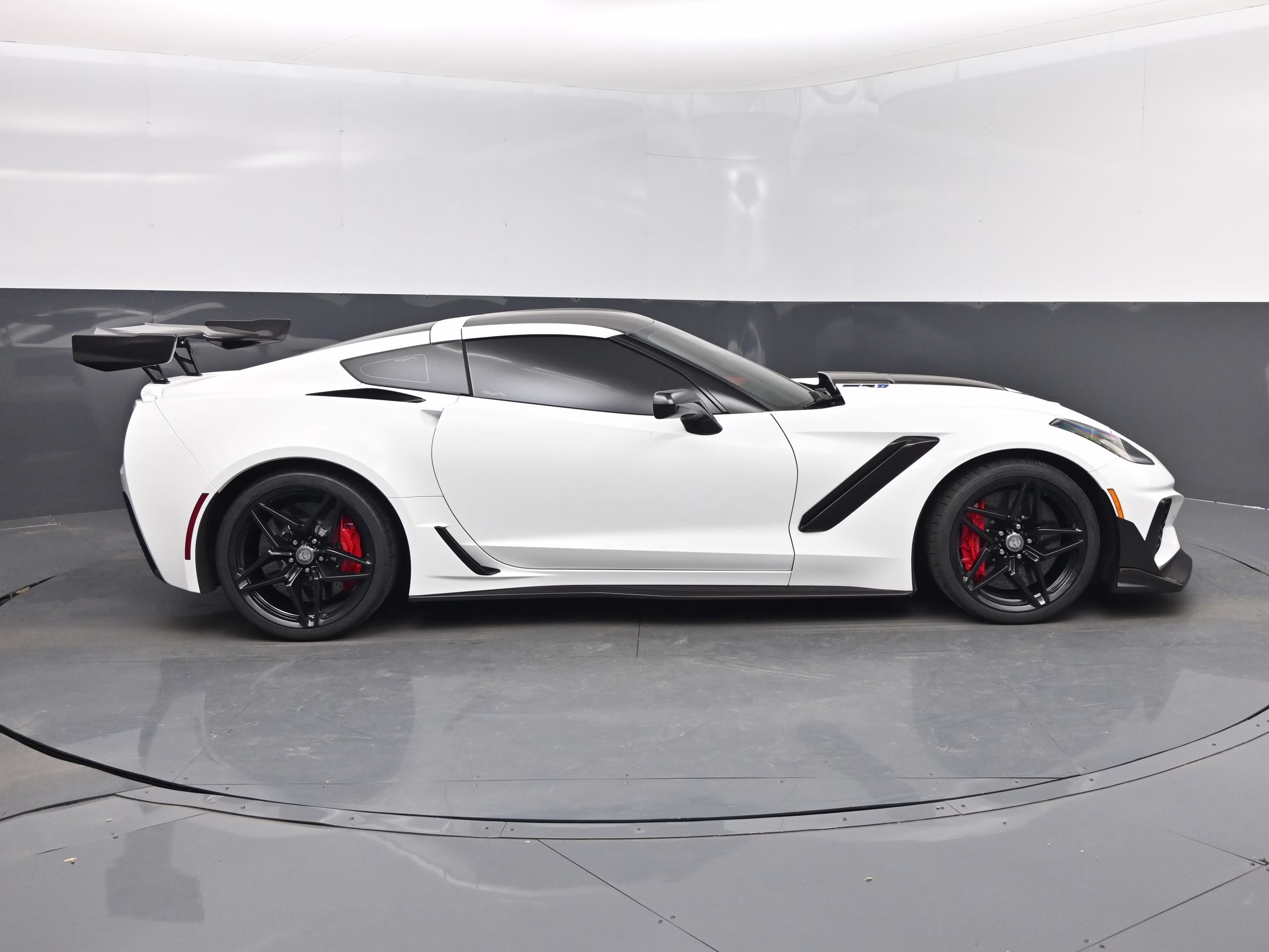 2019 Arctic White Chevrolet Corvette ZR1 RWD Coupe