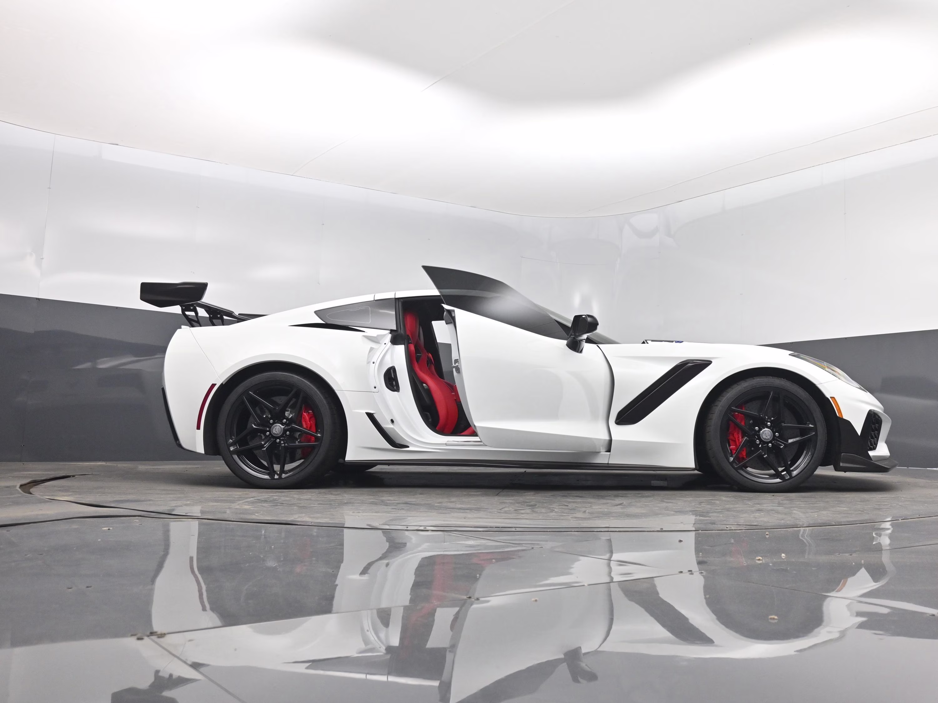 2019 Arctic White Chevrolet Corvette ZR1 RWD Coupe