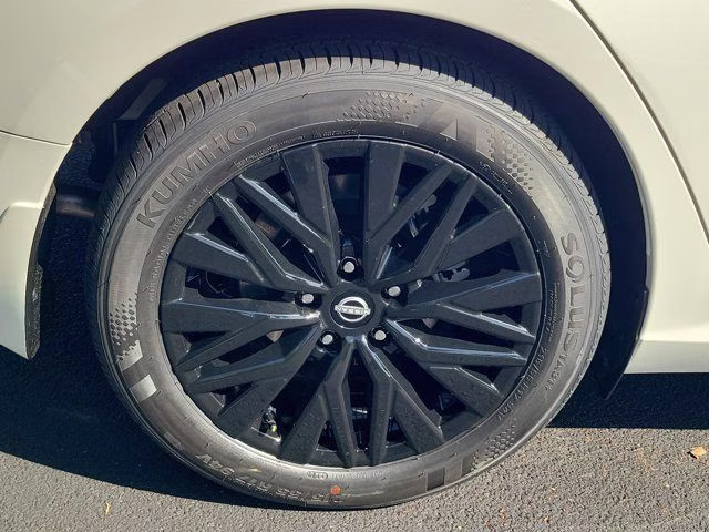 2026 Pearl White Tricoat Nissan Altima 2.5 SV FWD Sedan