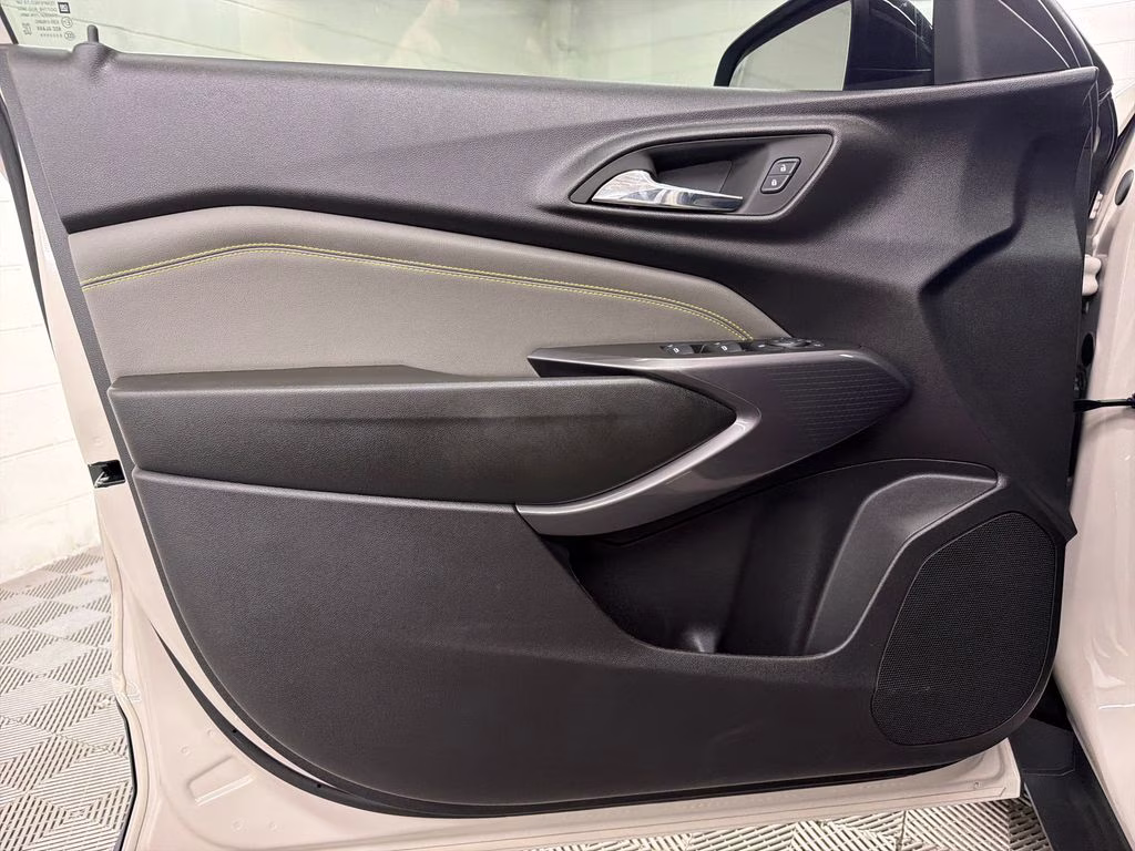 2026 White Sands Chevrolet Trax ACTIV FWD SUV