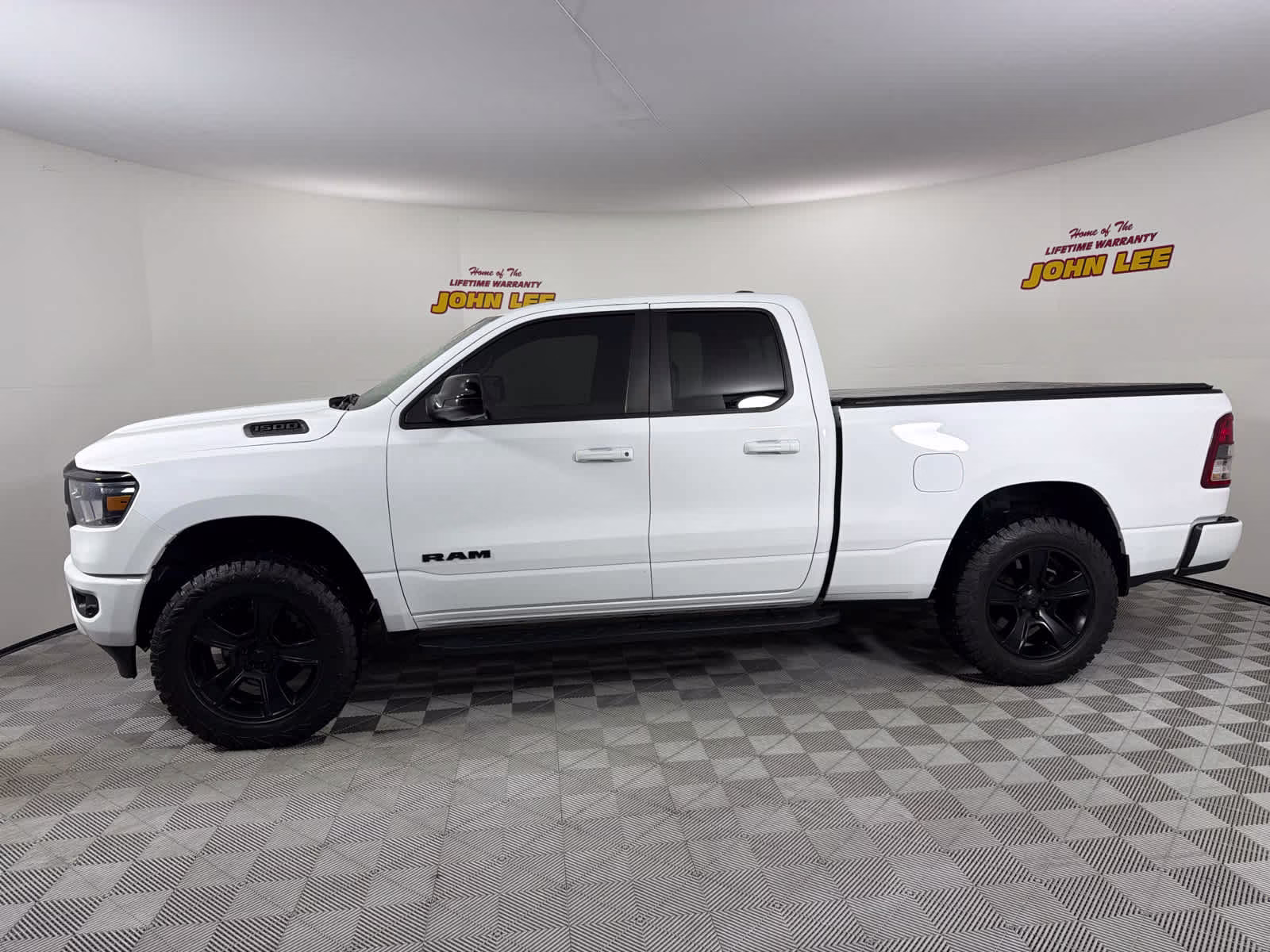 2022 Bright White Clearcoat Ram 1500 Big Horn 4X4 Truck