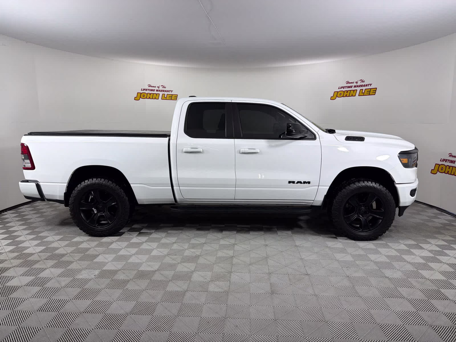 2022 Bright White Clearcoat Ram 1500 Big Horn 4X4 Truck