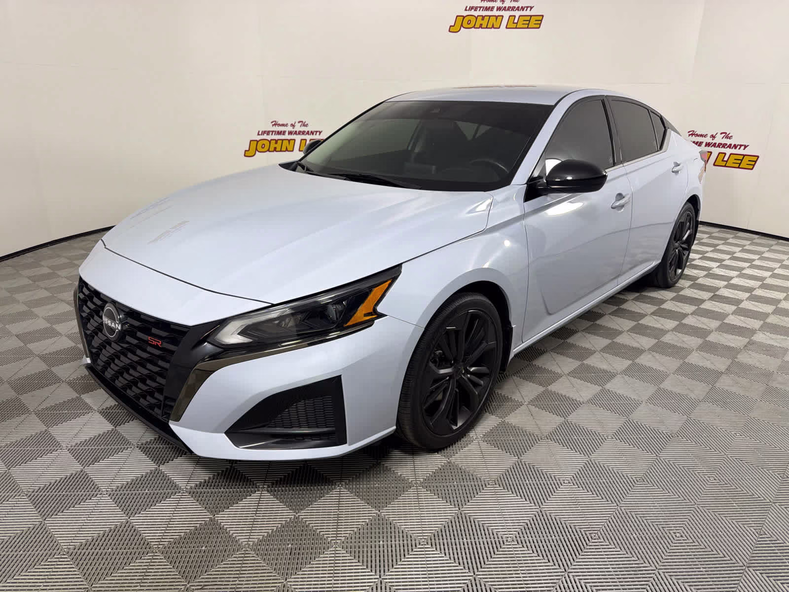 2023 Gray Sky Pearl Nissan Altima 2.5 SR FWD Sedan