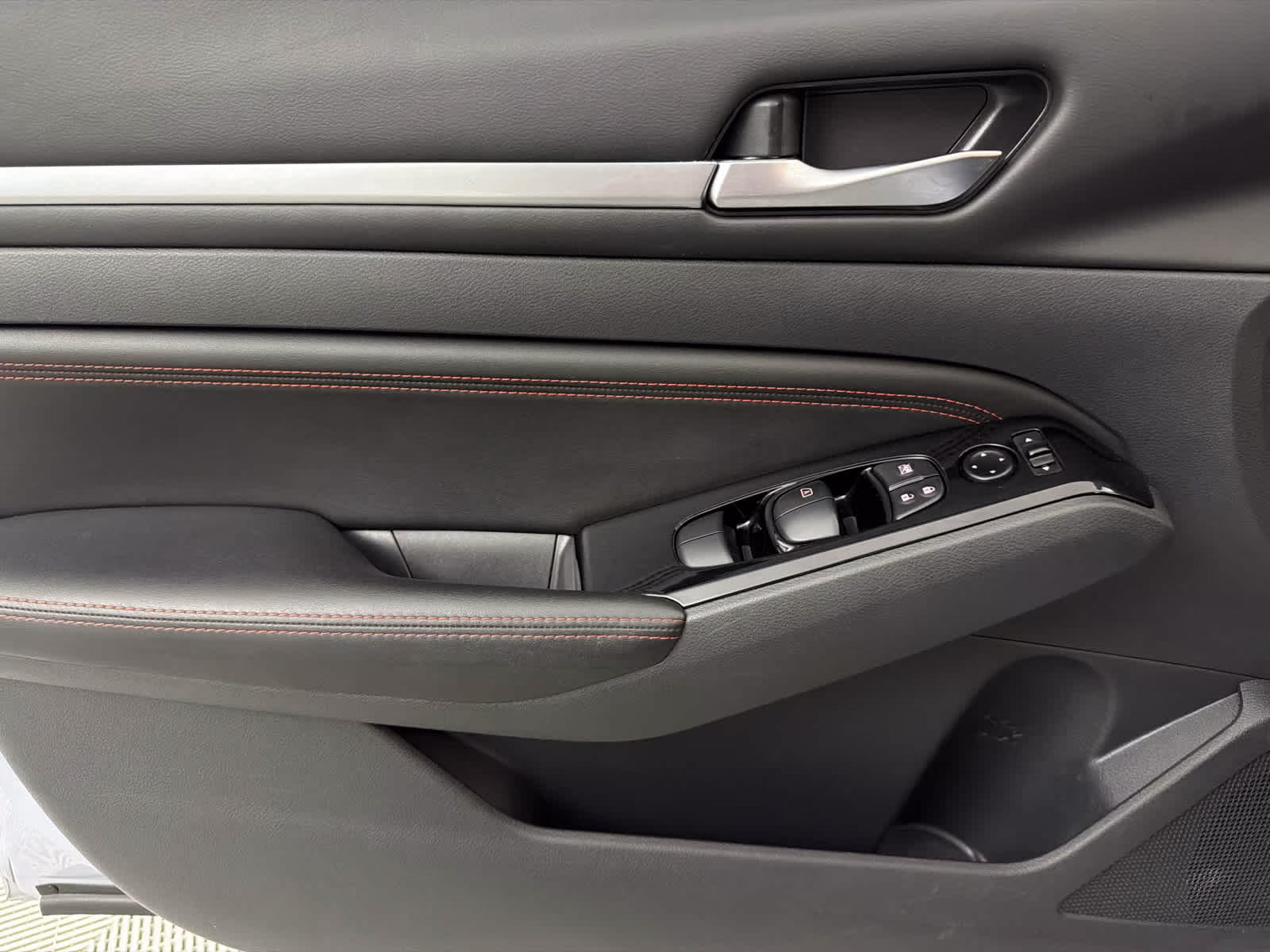 2023 Gray Sky Pearl Nissan Altima 2.5 SR FWD Sedan
