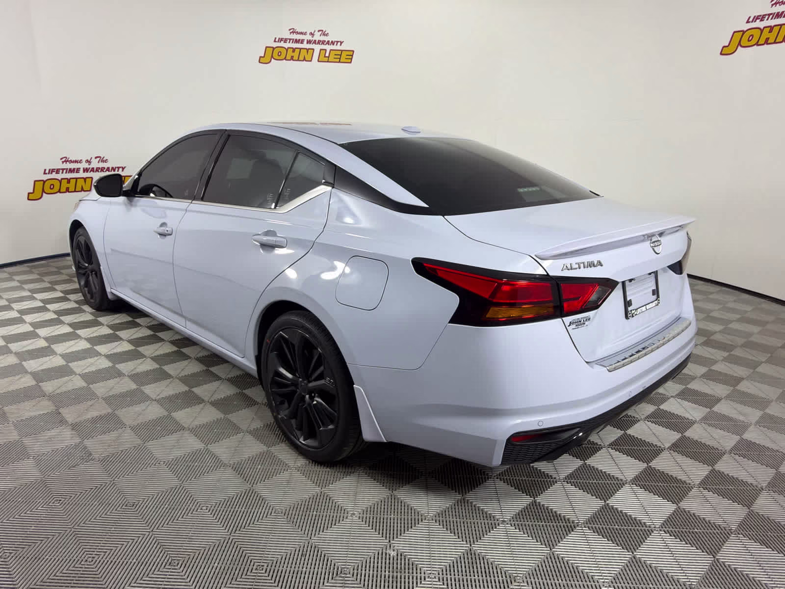 2023 Gray Sky Pearl Nissan Altima 2.5 SR FWD Sedan