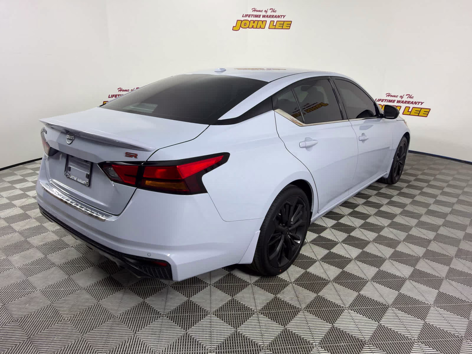 2023 Gray Sky Pearl Nissan Altima 2.5 SR FWD Sedan