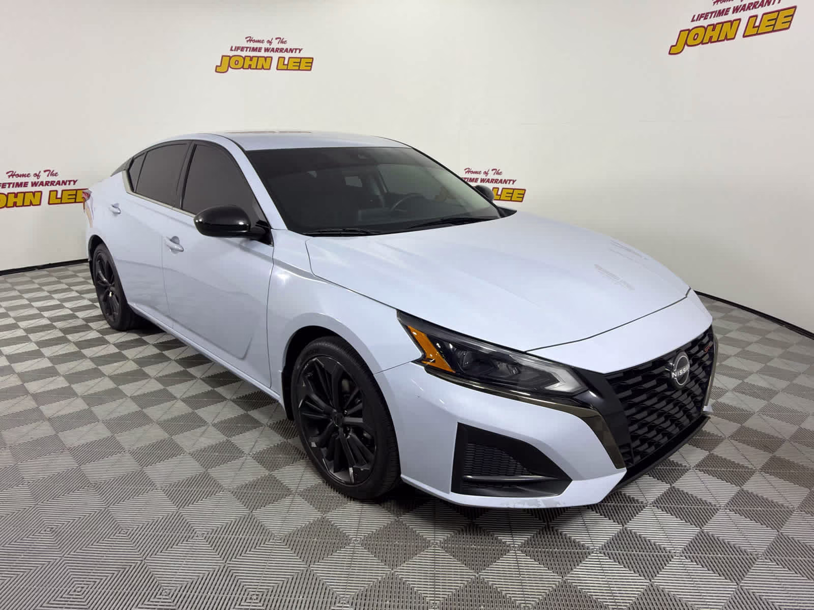 2023 Gray Sky Pearl Nissan Altima 2.5 SR FWD Sedan