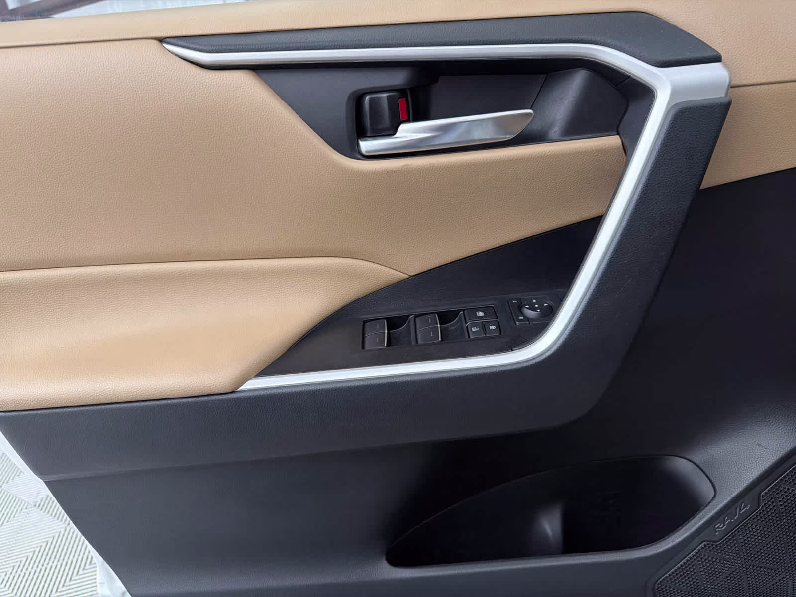 2024 Ice Cap Toyota RAV4 XLE FWD SUV