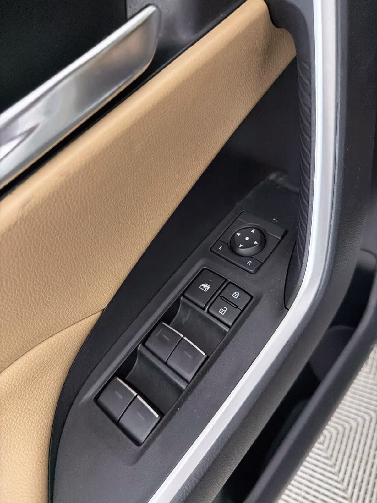 2024 Ice Cap Toyota RAV4 XLE FWD SUV