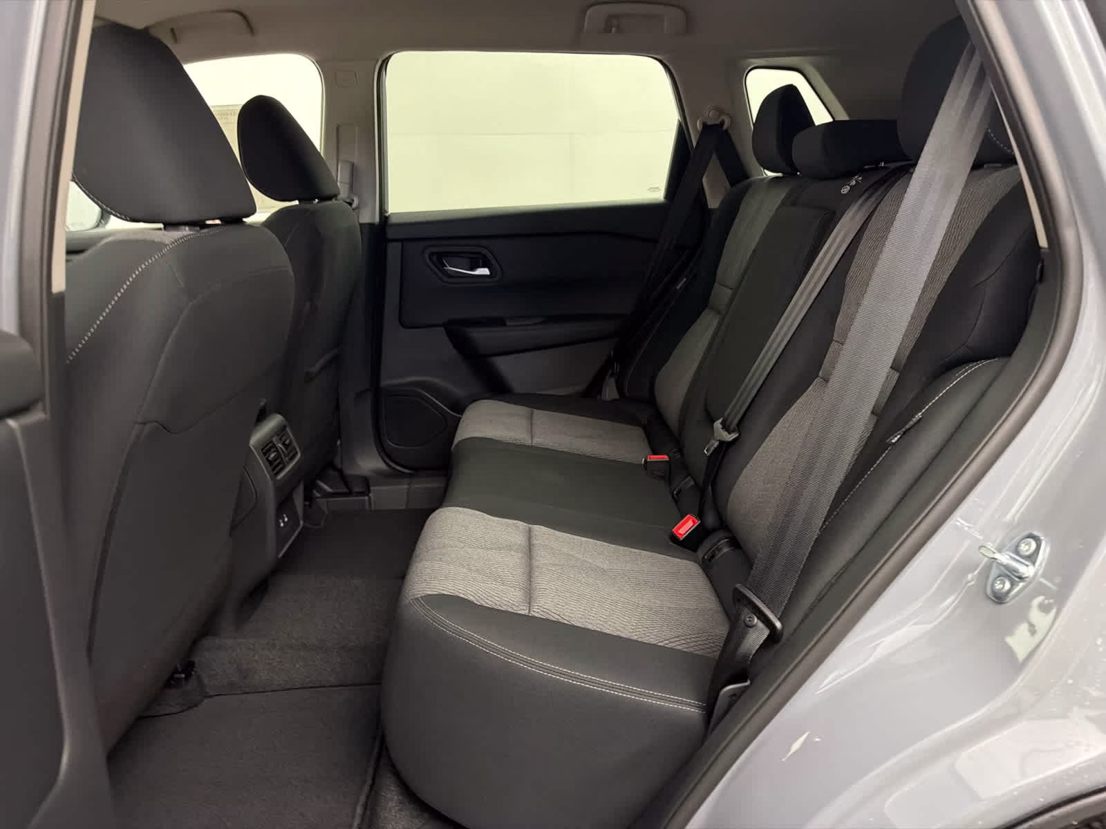 2026 Boulder Gray Pearl Nissan Rogue SV FWD SUV
