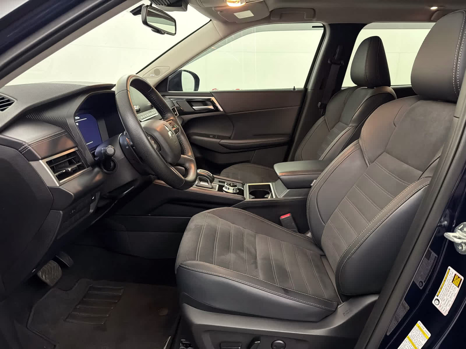 2024 Cosmic Blue Metallic Mitsubishi Outlander SE FWD SUV