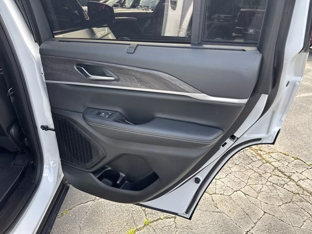 2025 Bright White Clearcoat Jeep Grand Cherokee Limited 4X4 SUV