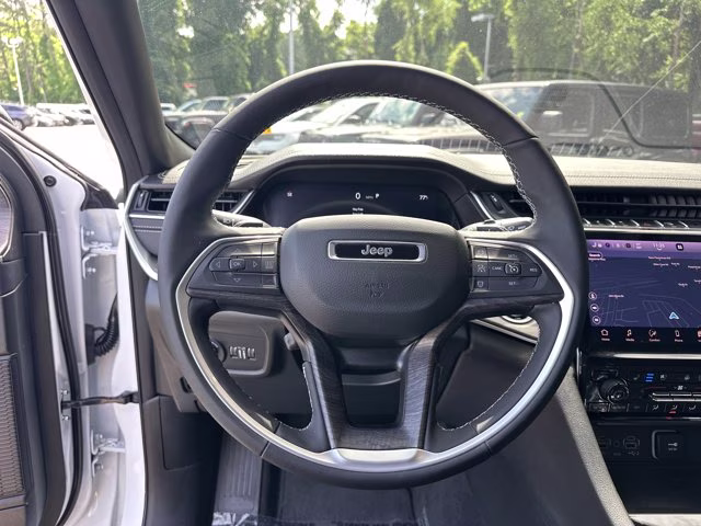 2025 Bright White Clearcoat Jeep Grand Cherokee Limited 4X4 SUV