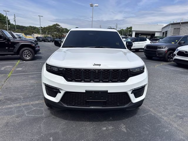 2025 Bright White Clearcoat Jeep Grand Cherokee Limited 4X4 SUV