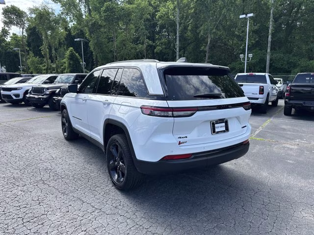 2025 Bright White Clearcoat Jeep Grand Cherokee Limited 4X4 SUV