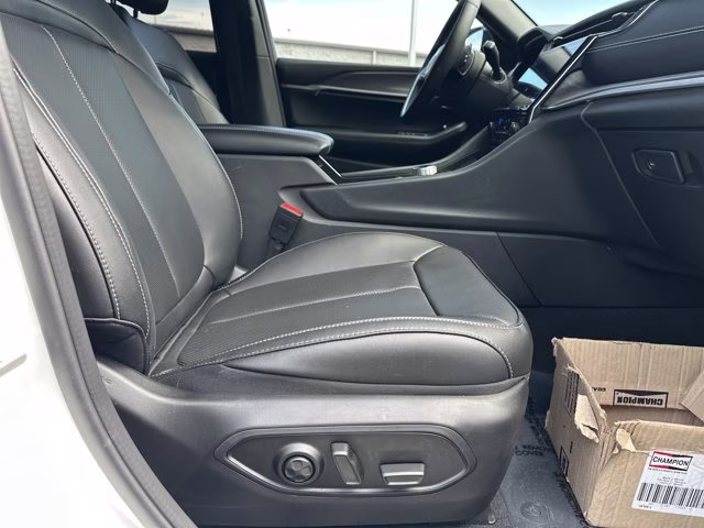 2025 Bright White Clearcoat Jeep Grand Cherokee Limited 4X4 SUV