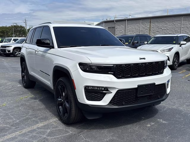 2025 Bright White Clearcoat Jeep Grand Cherokee Limited 4X4 SUV