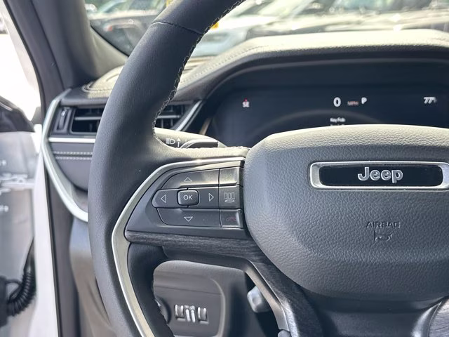 2025 Bright White Clearcoat Jeep Grand Cherokee Limited 4X4 SUV