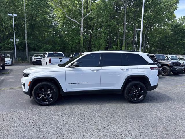 2025 Bright White Clearcoat Jeep Grand Cherokee Limited 4X4 SUV
