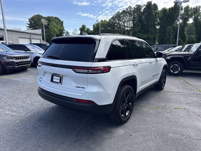 2025 Bright White Clearcoat Jeep Grand Cherokee Limited 4X4 SUV