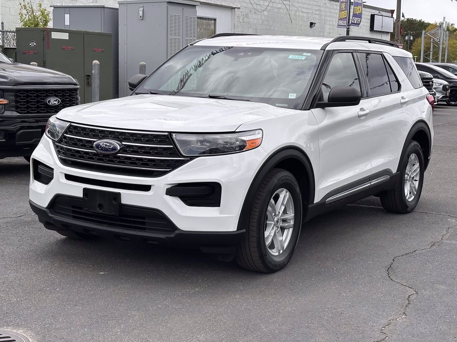 2020 Oxford White Ford Explorer XLT 4WD 4X4 SUV